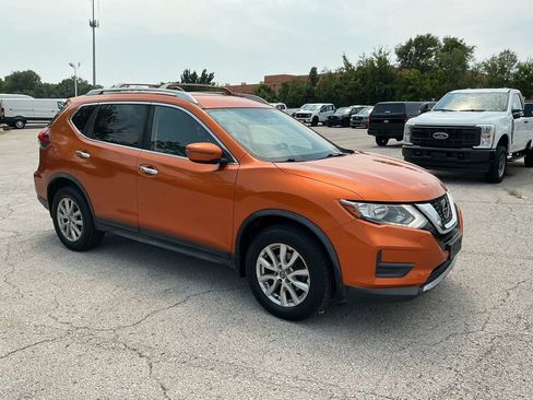 Used 2018 Nissan Rogue SV AWD/4WD image 8