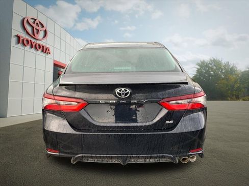 Used 2024 Toyota Camry SE FWD image 4