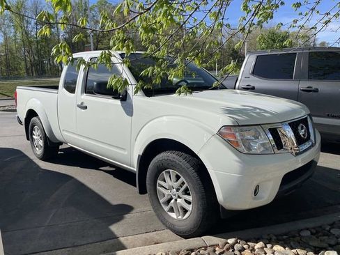 Used 2019 Nissan Frontier SV w/ Value Truck Package AWD/4WD image 5