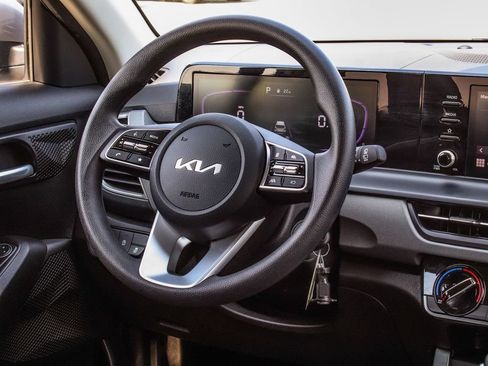 Used 2025 Kia Seltos LX AWD/4WD image 25