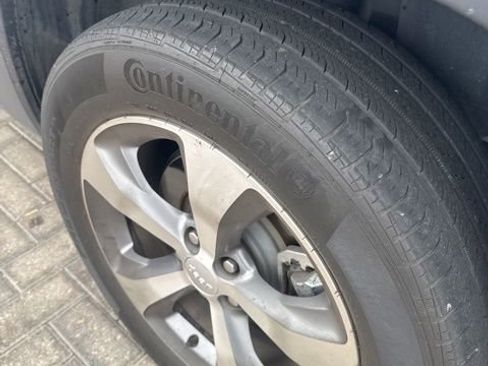 Used 2022 Jeep Cherokee Limited image 18