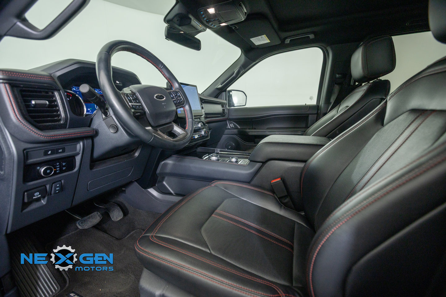 Used 2024 Ford Expedition Limited AWD/4WD image 11