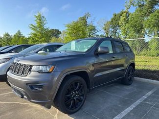 Used 2019 Jeep Grand Cherokee Altitude video 1