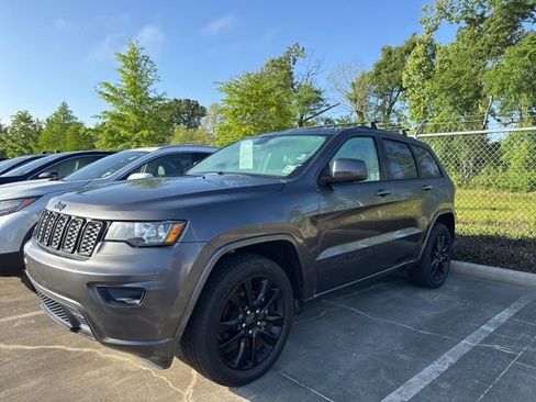 Used 2019 Jeep Grand Cherokee Altitude image 1