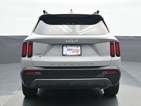 Used 2022 Kia Sorento S image 5