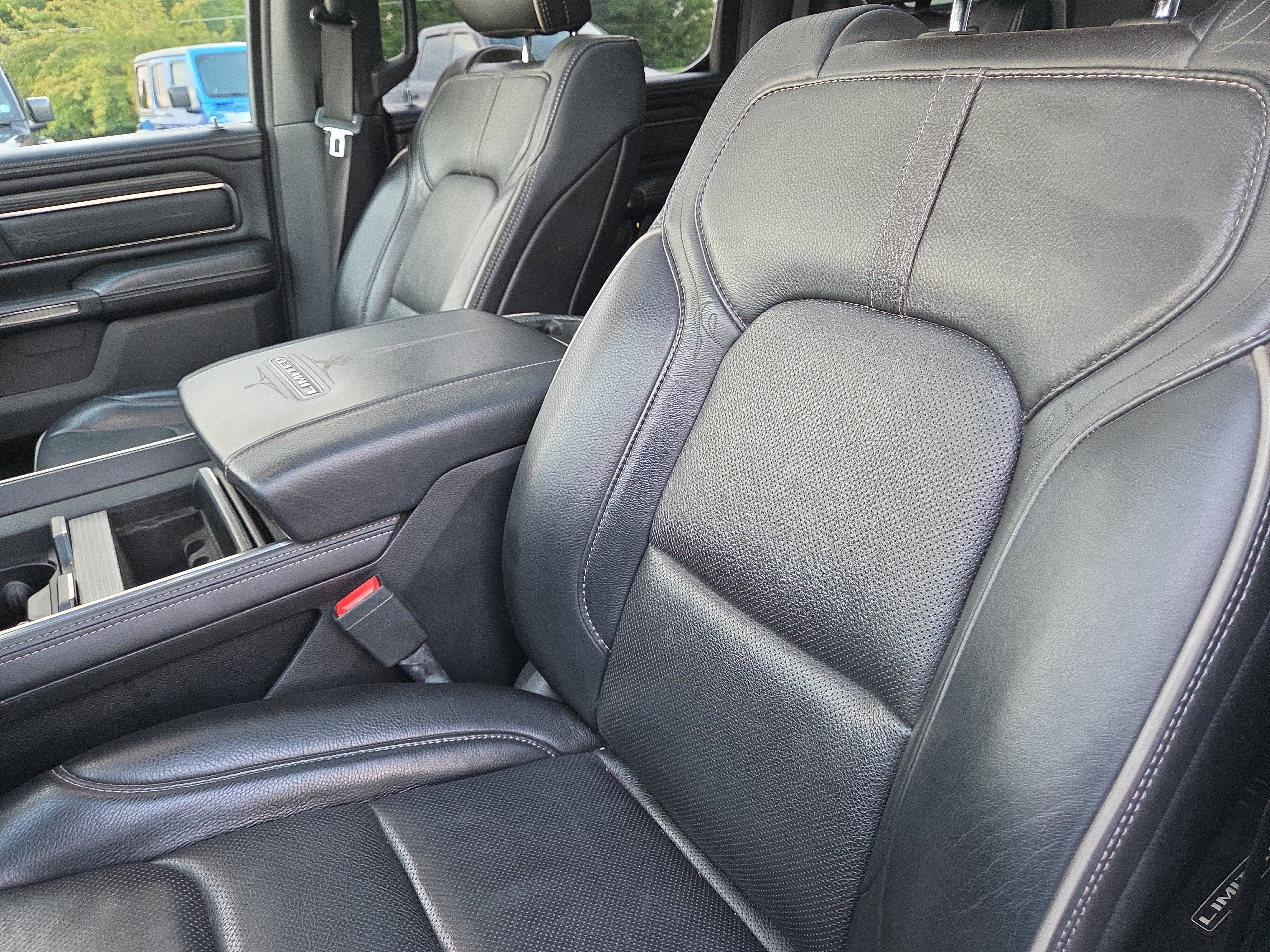 Used 2019 RAM 1500 Limited AWD/4WD image 2