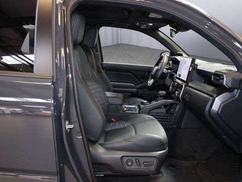 Used 2025 Toyota 4Runner TRD Off-Road Premium AWD/4WD image 41