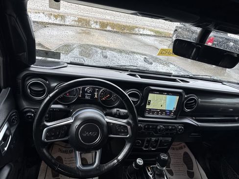 Used 2020 Jeep Wrangler Unlimited Sahara image 11