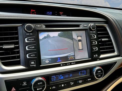 Used 2019 Toyota Highlander Limited Platinum AWD/4WD image 16