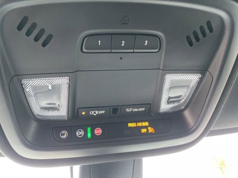 Used 2023 Chevrolet Traverse LT image 23