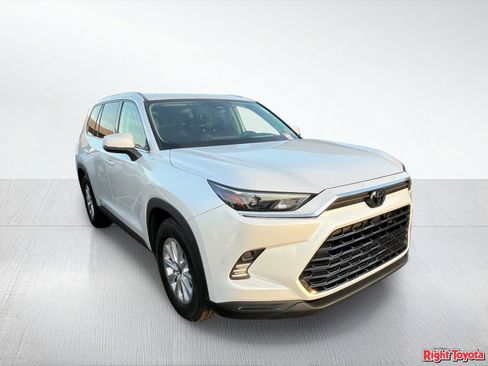 Certified 2024 Toyota Grand Highlander FWD image 5