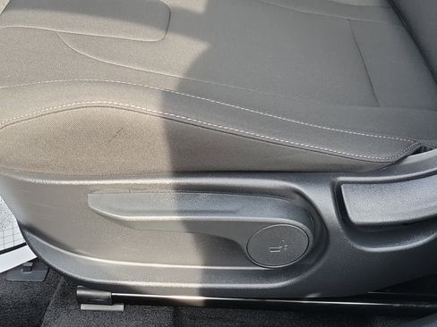 Certified 2025 Hyundai Elantra Sport image 17