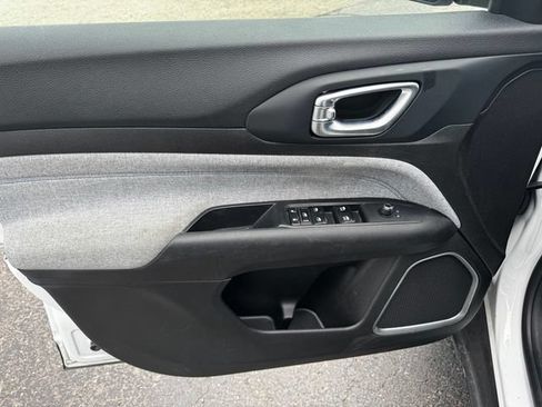 Certified 2024 Jeep Compass Latitude AWD/4WD image 19