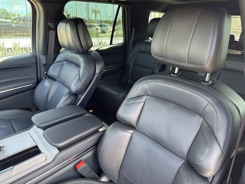 New 2025 Lincoln Navigator Reserve w/ Jet Appearance Package image 12