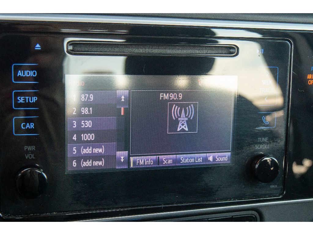 Used 2018 Toyota Corolla LE FWD image 23