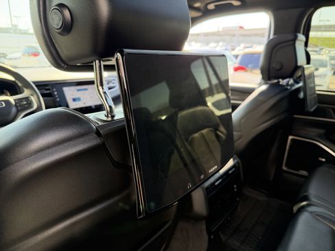 Used 2024 Jeep Wagoneer L Series III w/ Premium Group I image 31