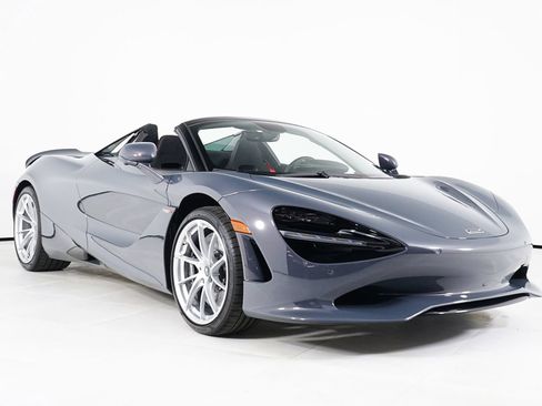 Used 2026 McLaren 750S Spider RWD image 18