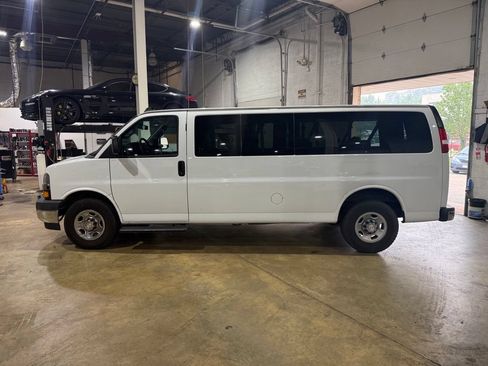 Used 2019 Chevrolet Express 3500 LT w/ LT Preferred Equipment Group RWD image 4