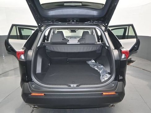 Used 2025 Toyota RAV4 XLE w/ Convenience Package FWD image 15