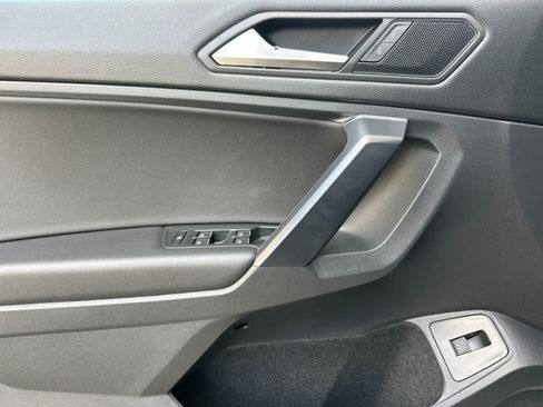 Used 2021 Volkswagen Tiguan SEL FWD image 12