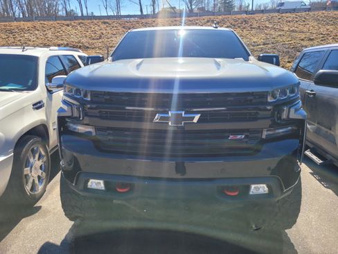 Used 2020 Chevrolet Silverado 1500 LT Trail Boss image 2