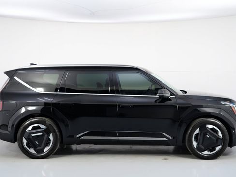 Used 2024 Kia EV9 Land image 58