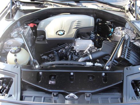 Used 2016 BMW 528i Sedan RWD image 8