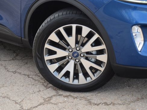 Used 2022 Ford Escape Titanium w/ Class II Trailer Tow Package image 30