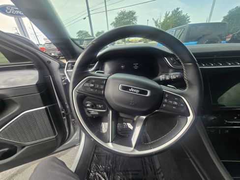 Used 2022 Jeep Grand Cherokee Altitude AWD/4WD image 14