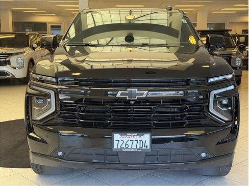 Used 2025 Chevrolet Suburban RST RWD image 2