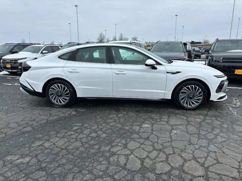 New 2026 Hyundai Sonata Limited FWD image 2
