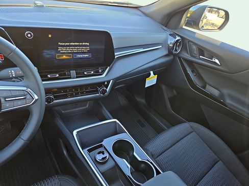 New 2026 Chevrolet Equinox LT image 17