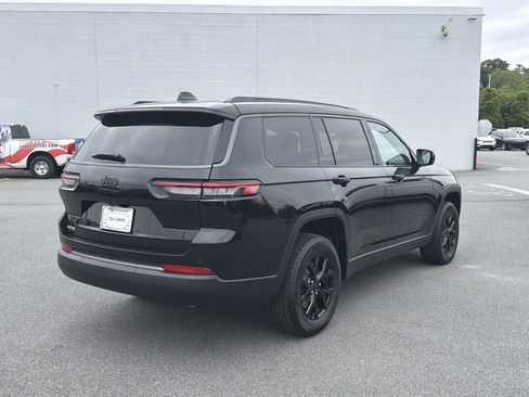 New 2026 Jeep Grand Cherokee L 2WD image 8