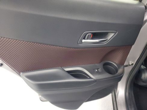 Used 2019 Toyota C-HR Limited image 16