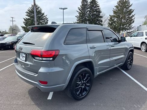 Used 2022 Jeep Grand Cherokee Laredo X image 30
