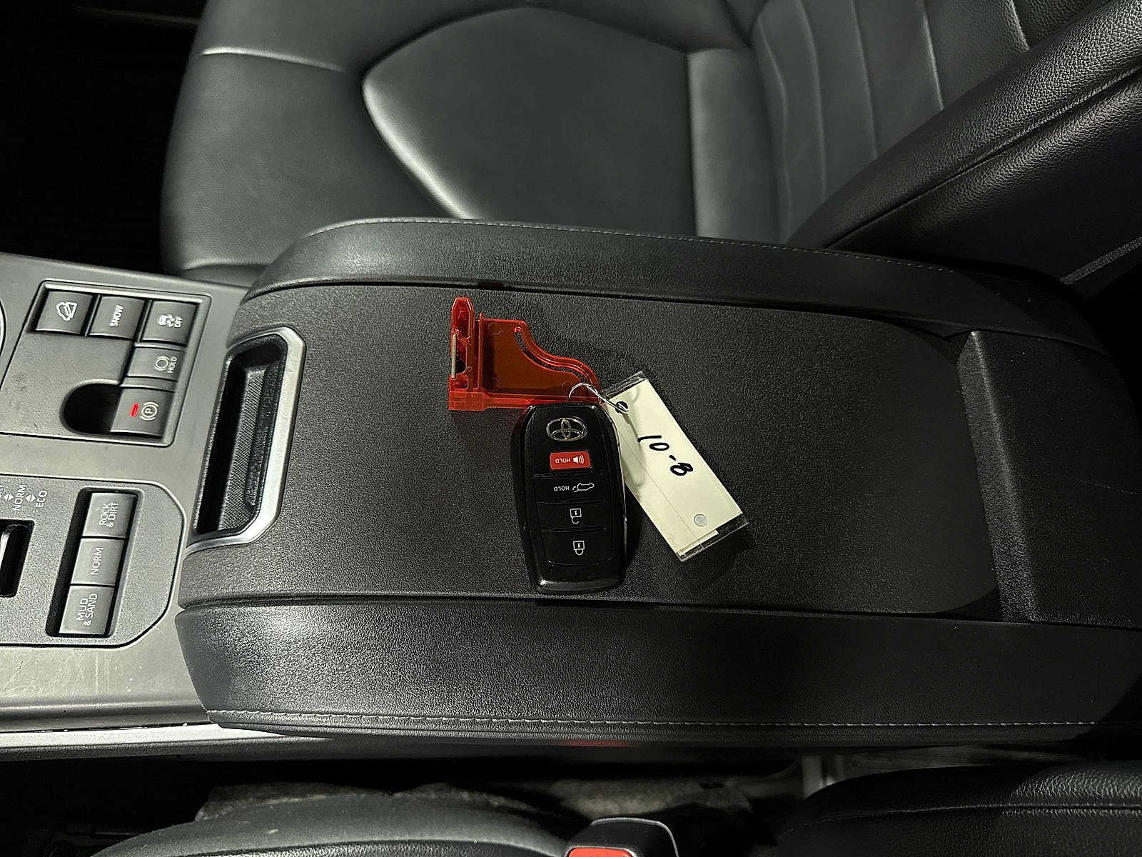 Used 2024 Toyota Highlander XLE AWD/4WD image 34