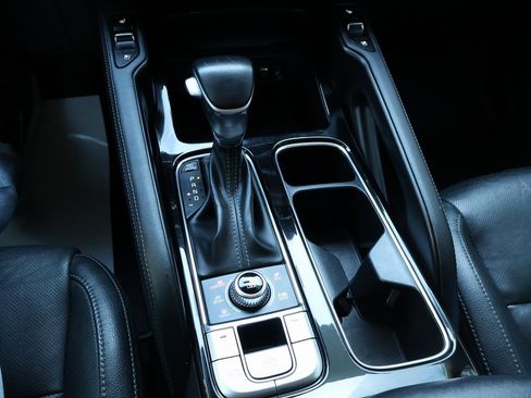 Used 2023 Kia Telluride EX w/ EX Captain's Chair Package image 25