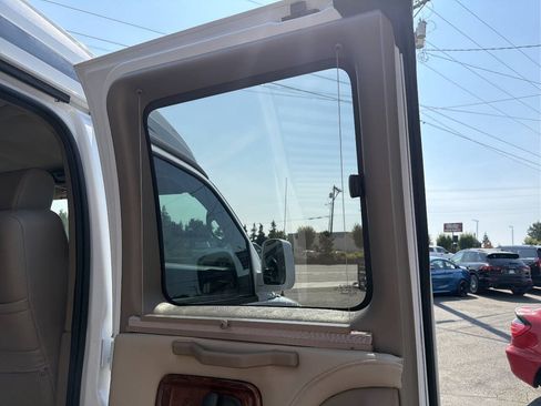 Used 2014 GMC Savana 1500 AWD image 25