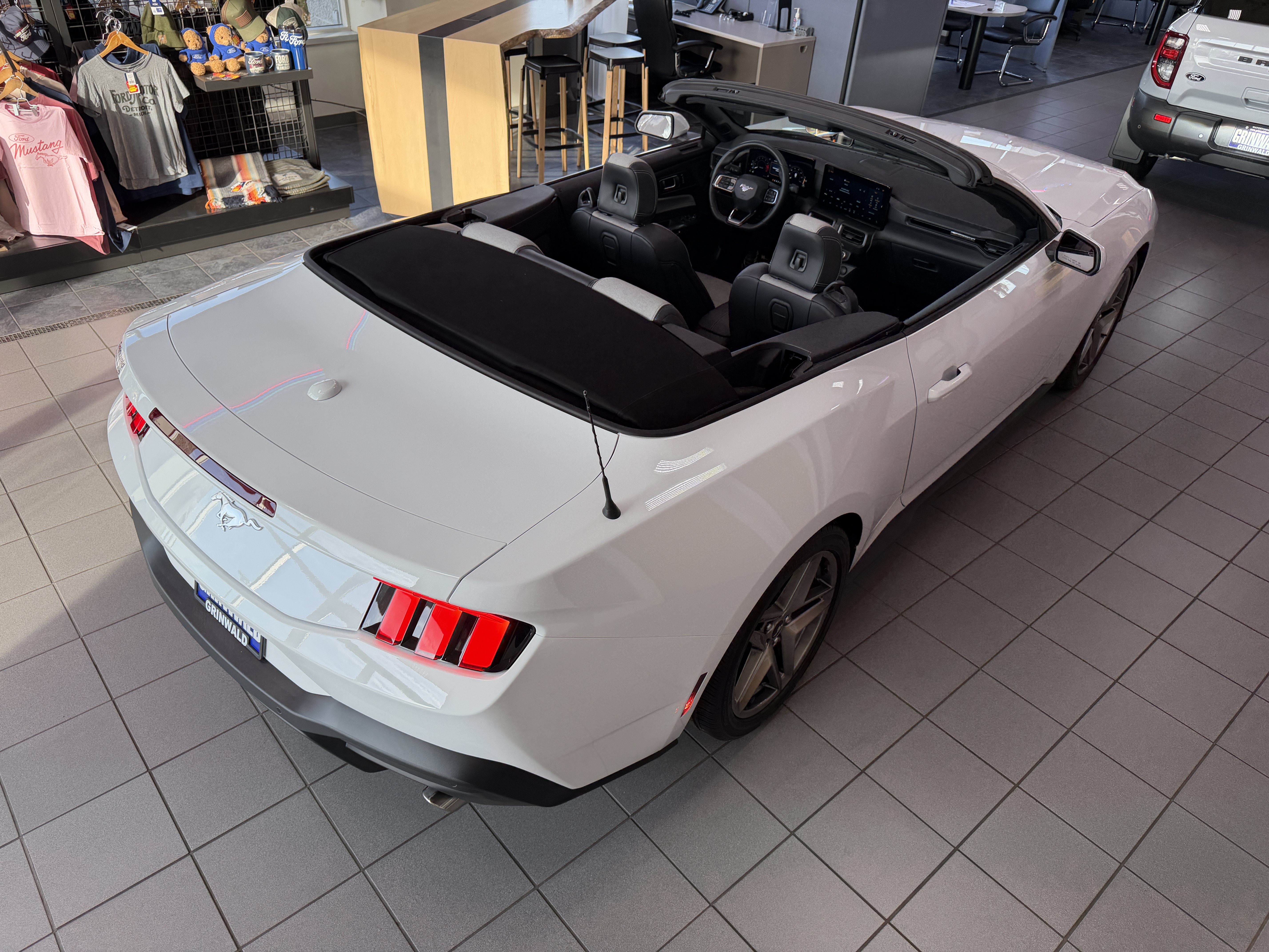 Used 2025 Ford Mustang Convertible RWD image 33
