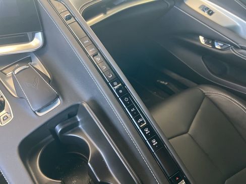 Used 2022 Chevrolet Corvette Stingray Coupe w/ Z51 Performance Package image 20