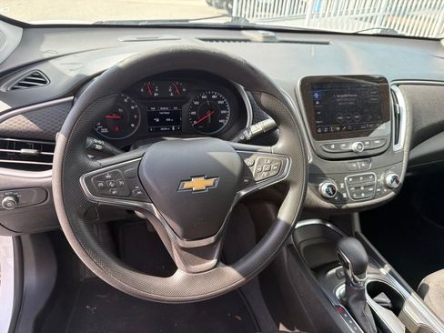 Used 2025 Chevrolet Malibu LT FWD image 16