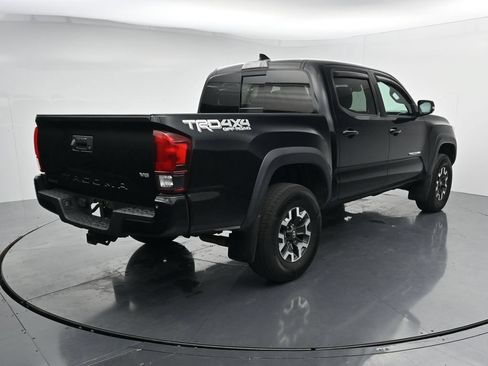 Used 2018 Toyota Tacoma TRD Off-Road w/ Technology Package AWD/4WD image 7