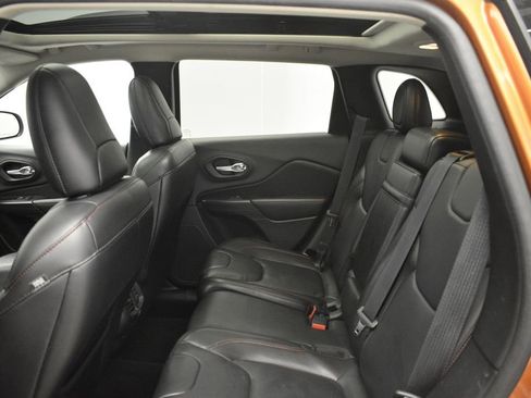 Certified 2016 Jeep Cherokee Trailhawk w/ Comfort/Convenience Group image 31