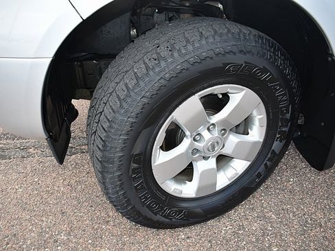 Used 2012 Nissan Frontier SV image 15