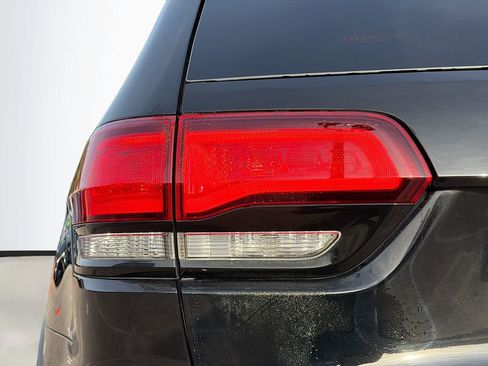 Used 2017 Jeep Grand Cherokee Altitude image 10