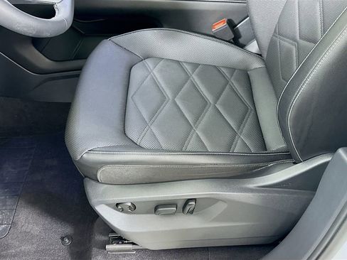 Used 2024 Volkswagen Atlas SE image 19