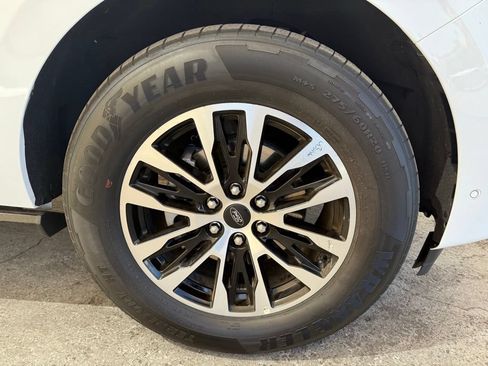 Used 2025 Ford Expedition Max Platinum AWD/4WD image 11