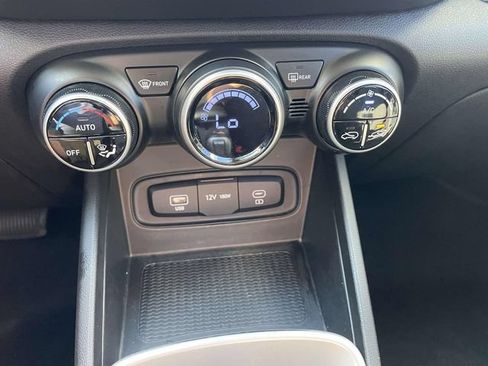Used 2024 Hyundai Venue SEL FWD image 27