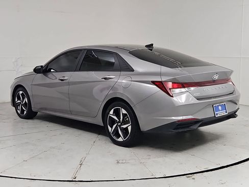 Used 2023 Hyundai Elantra SEL w/ Convenience Package FWD image 4