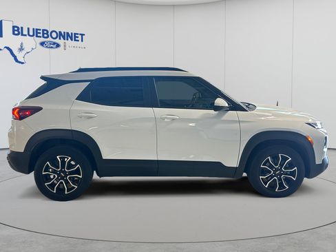 Used 2022 Chevrolet TrailBlazer ACTIV w/ Technology Package FWD image 4